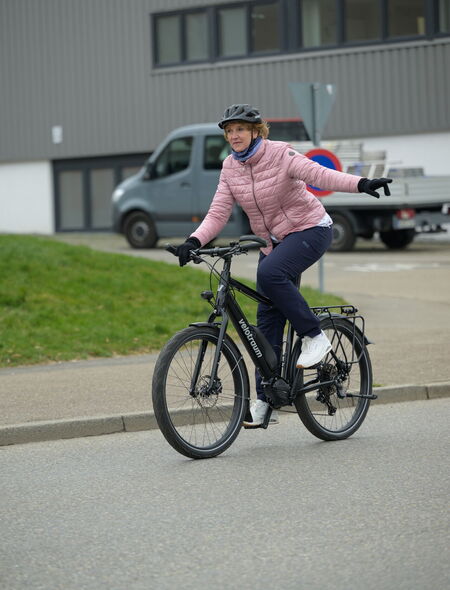 Ganz in Schwarz, das velotraum-Pedelec bei der Probefahrt